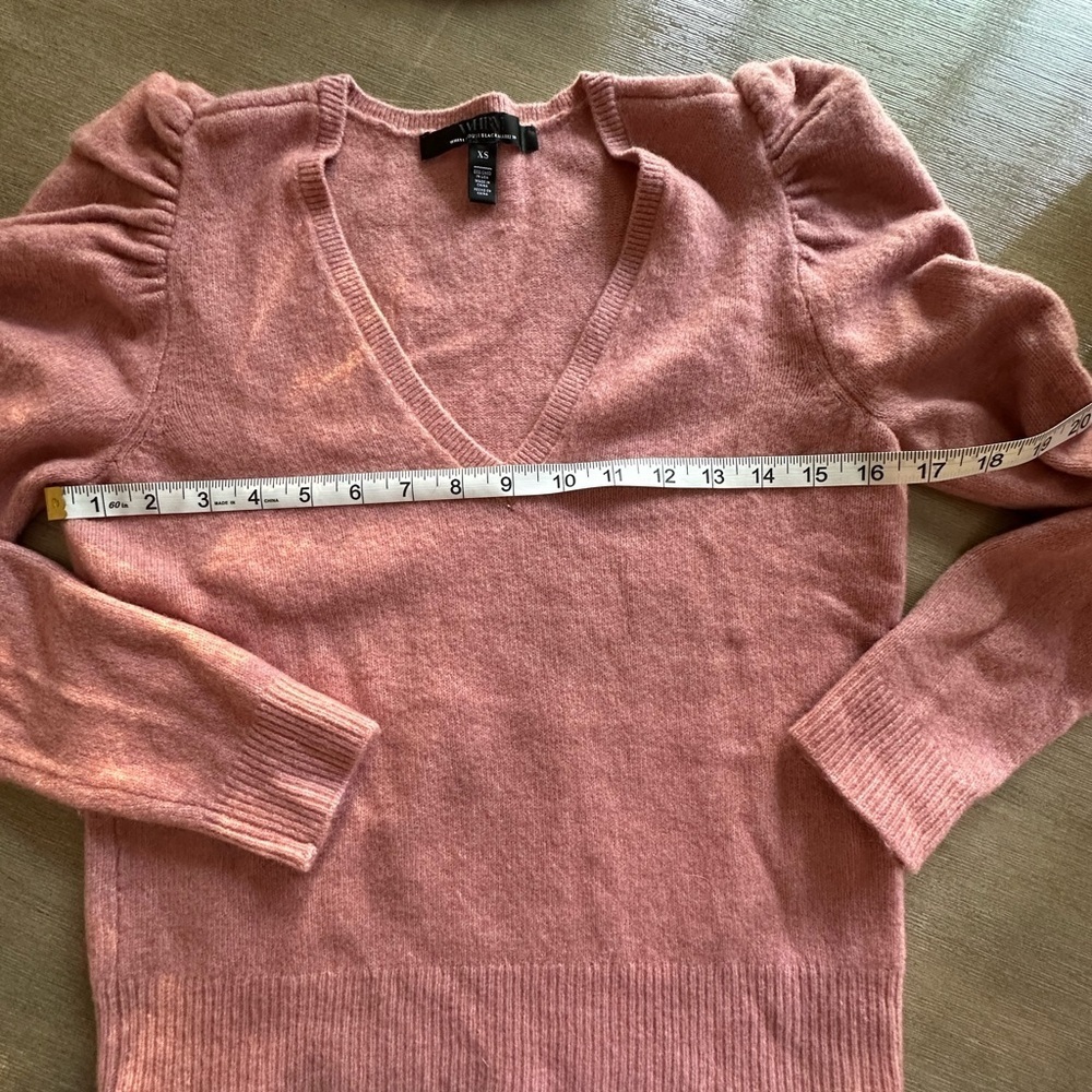 White House Black Market Puff Sleeve V-Neck Pull Over Blush Sweater - Picture 6 of 7